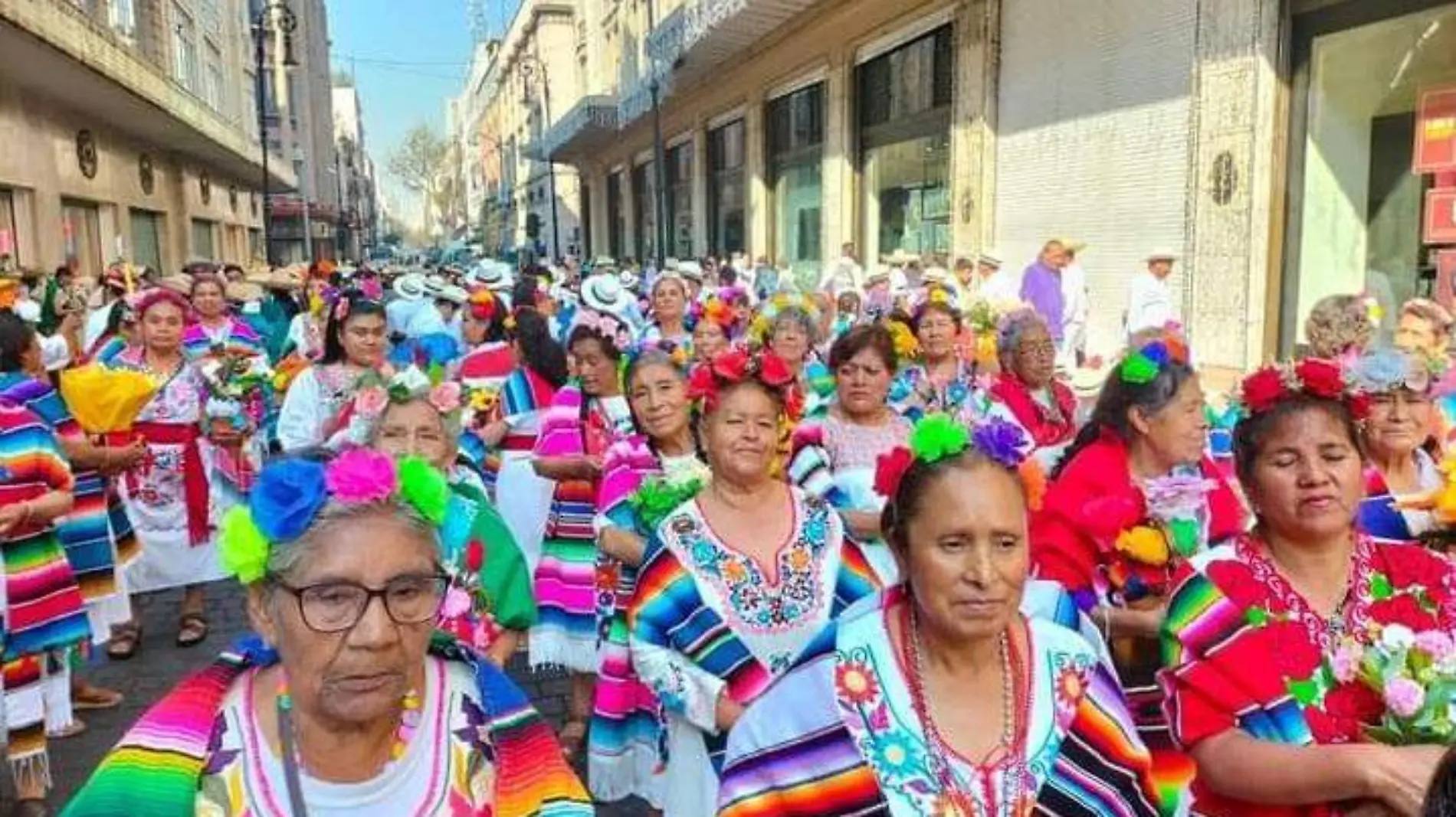 Contla en desfile en cdmx (4)